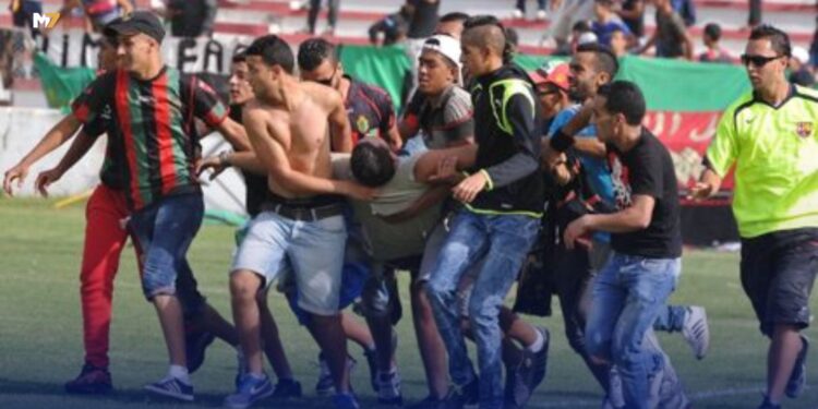 الشغب يؤجل مباراة شباب أطلس خنيفرة والكوكب المراكشي