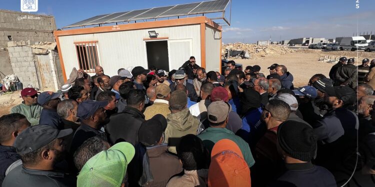 جماعة العيون تناقش تسريع أشغال منطقة الأنشطة الاقتصادية الخاصة بالحرفيين وتحسين ظروف العمل