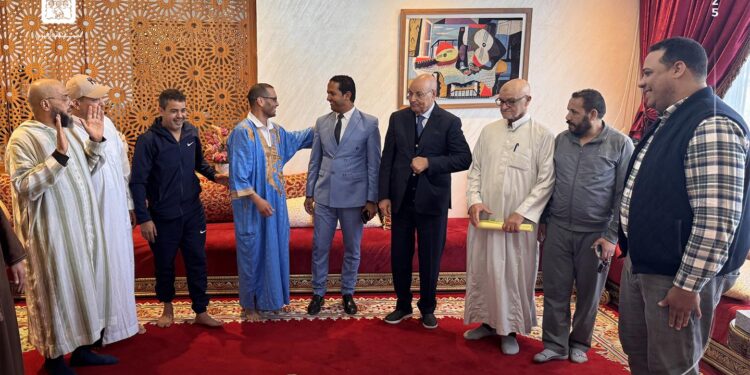 العيون :اجتماع تنسيقي لتعزيز التعاون بين الجماعة والباعة