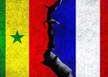 فرنسا تبدأ تسريح موظفيها المحليين في السنغال تمهيدًا لسحب قواتها