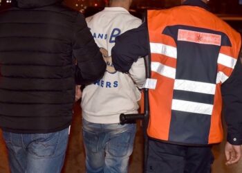 توقيف سائق سيارة أجرة وشريك له بأكادير بتهمة ترويج المخدرات وحجز 491 قرصاً مخدراً