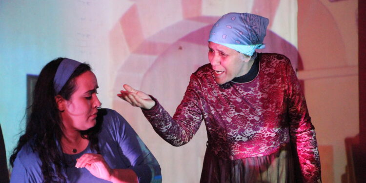 المركز الثقافي بطانطان يفتتح موسمه بعرض “الفاكتور”