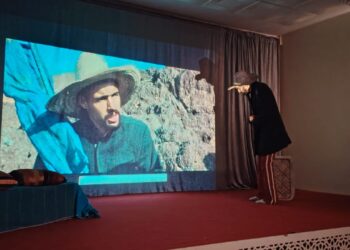 بالصور مسرحية “الفاكتور” تدخل البهجة إلى نزلاء السجن المحلي ببويزكارن.