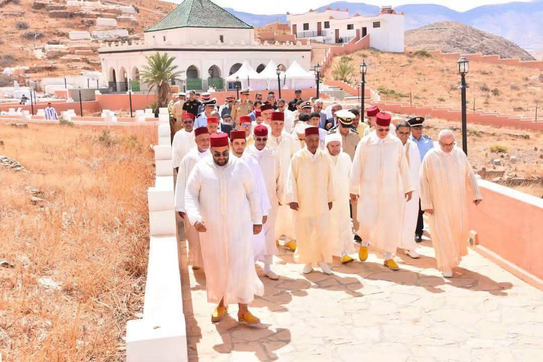 تيزنيت.. البعثة الملكية تسلّم هبات كريمة وتتفقد مرضى القصور الكلوي وتزور ضريح سيدي أحمد أوموس